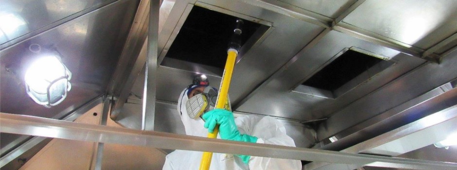 pulizia-interna-cappa-inox-cucina-industriale.jpg